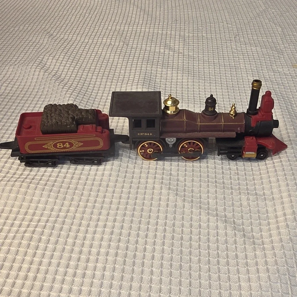HO Gauge Steam Locomotive 4-4-0 No. 84 Red Black Gold Brown Plastic Model